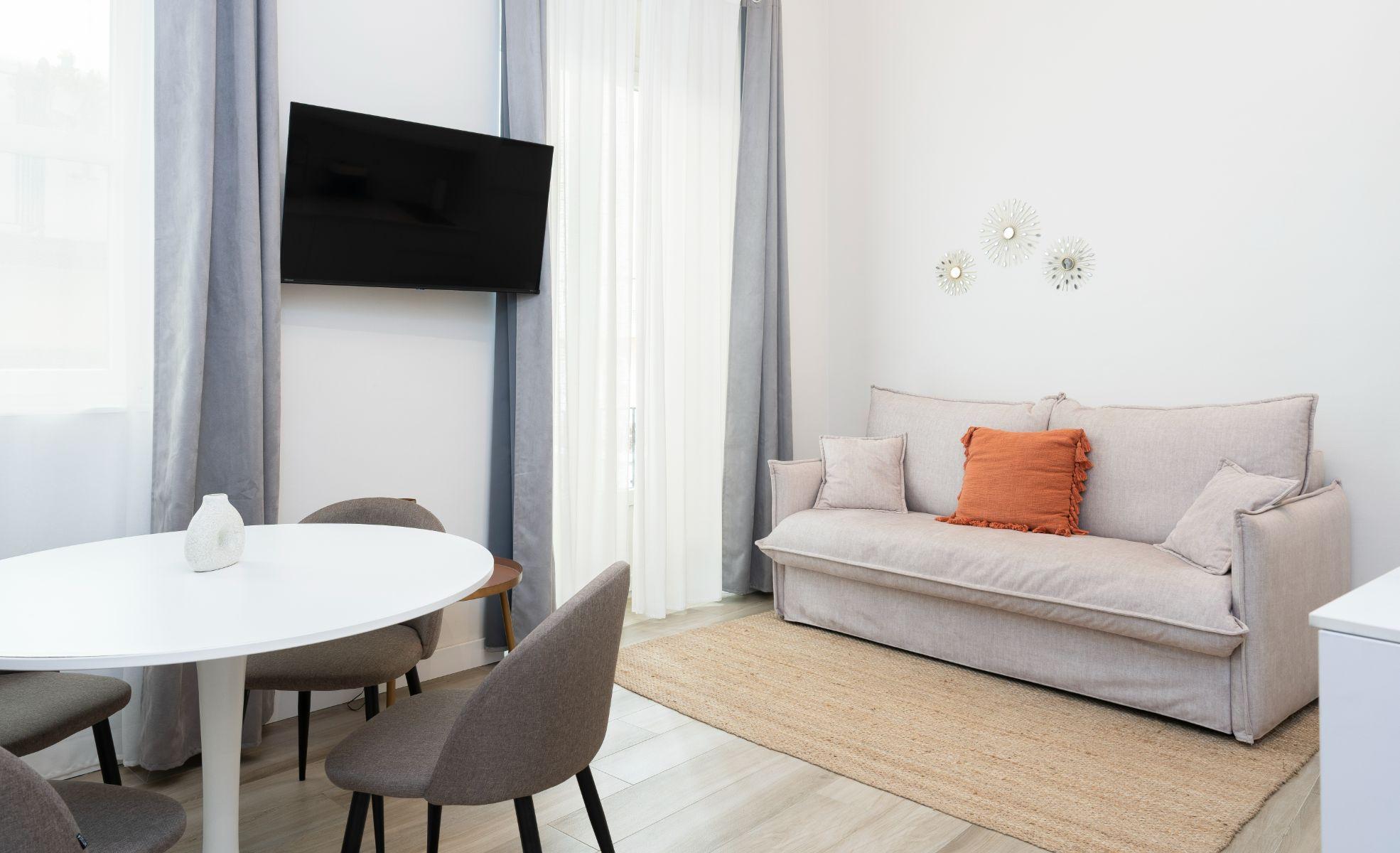 Deluxe 2-Bedroom Apartment